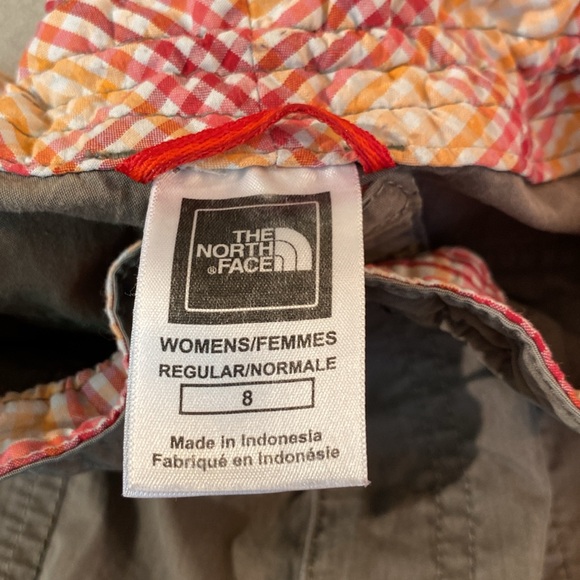 The North Face - active khaki capri pants. Size 8 - Picture 3 of 10